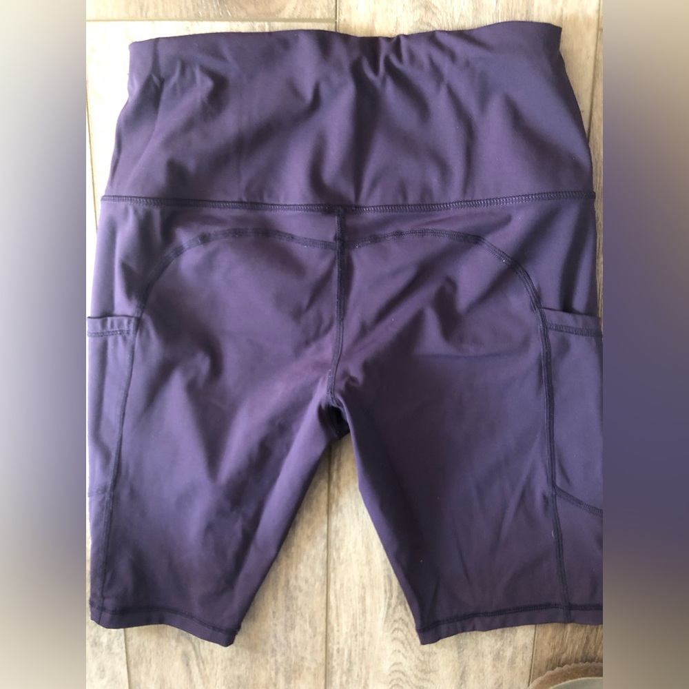 Athletic shorts small phone pocket